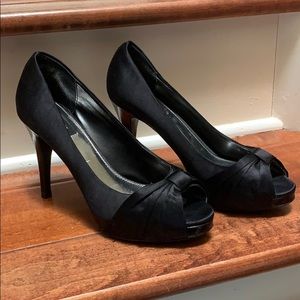 White House Black Market Ladies Pumps